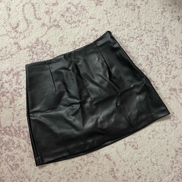 Abercrombie & Fitch Dresses & Skirts - Abercrombie Black Leather Mini Skirt